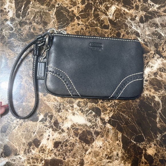 👜 Coach Black Leather Wristlet Mini Pouch